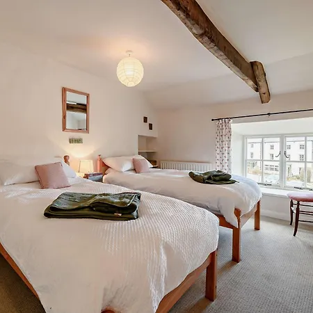2 Bed In 91639